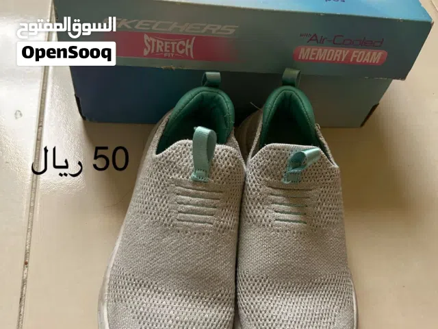 حذاء بناتي Sketchers