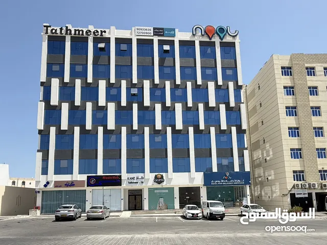 مكتب واسع و إطلالة رائعة في بوشر للإيجار