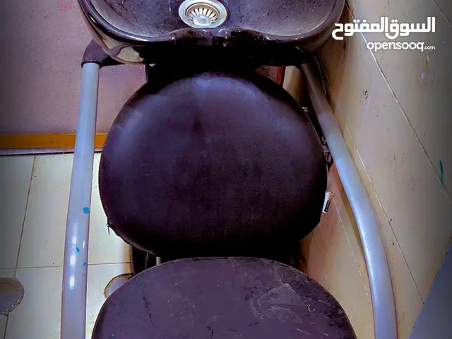 تجهيزات صالون ومركز تدريب للبيع