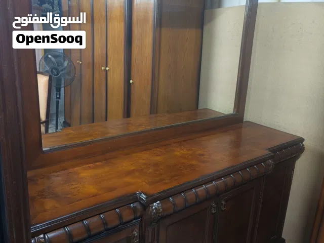 طاولة سفره 8 كراسي مع دينسوار تفصيل زان بالكامل بسعر 350