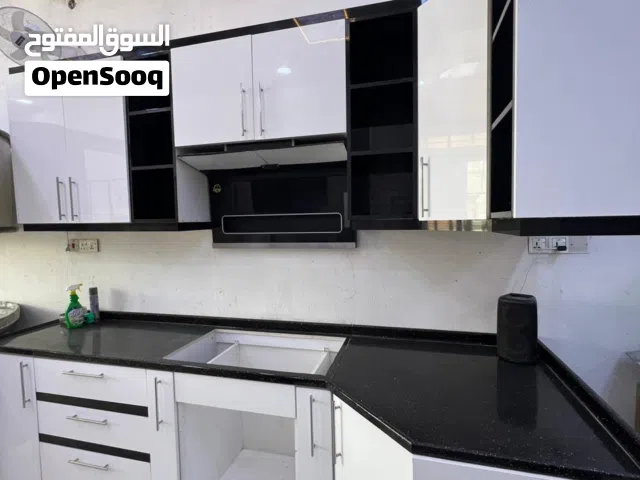 كاونتر hdf تركي مرمر صب تركي درجه اولى ارتفاعه الملحق متر وعشرة مع سلات متحركه للزيوت والمنظفات