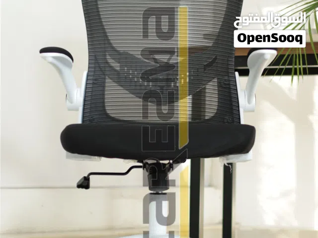 A ASSISTANT CHAIR V3 WHITE BLACK MMD2