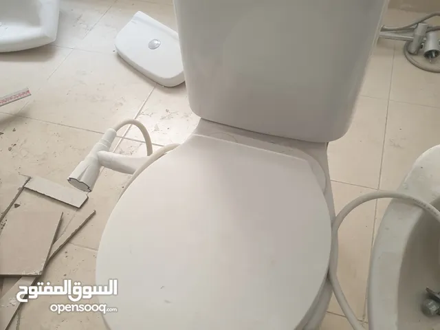 مقعدة حمام عدد(1) وشطاف بيديه عدد(2)