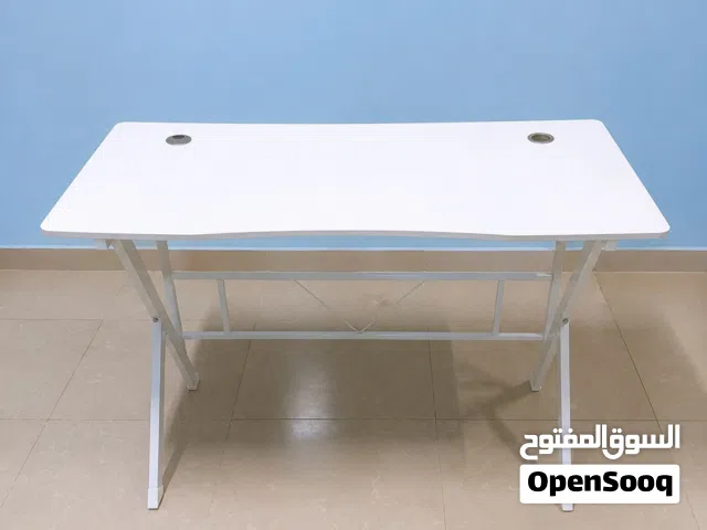 طاولة مكتبية او جيمنج واسعة ومريحة