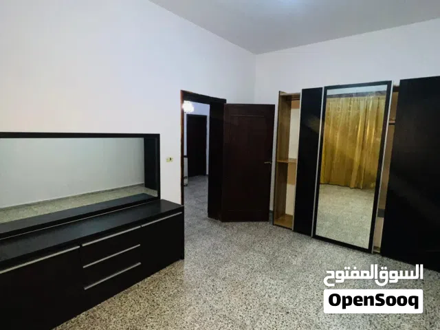 متوفر دوار تاني من فيلا ايجار سراج طريق الخدمات قريب من سريع وجزيرة المشتل