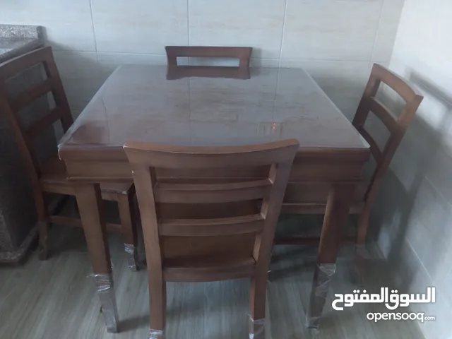 طاولة سفره مع اربع كراسي