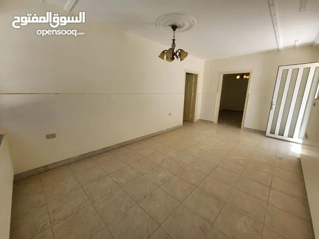 شقة فارغة للإيجار في الشميساني - ref: 14635