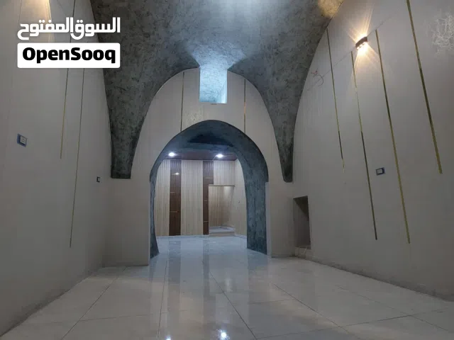 محل 48م للايجار السنوي بوسط البلد- السلط - شارع اليرموك