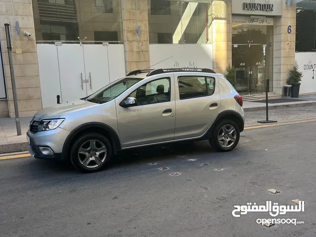 HatchBack Renault in Amman