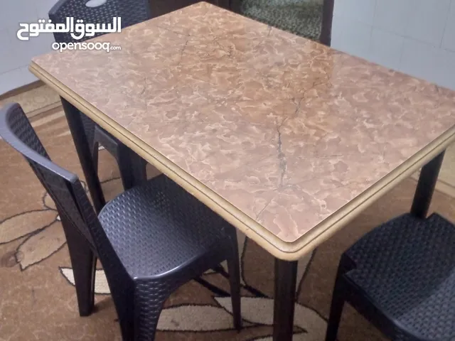 طاولة سفره مع تلت كراس مع عرباية اطفال بحاله جيده جدا