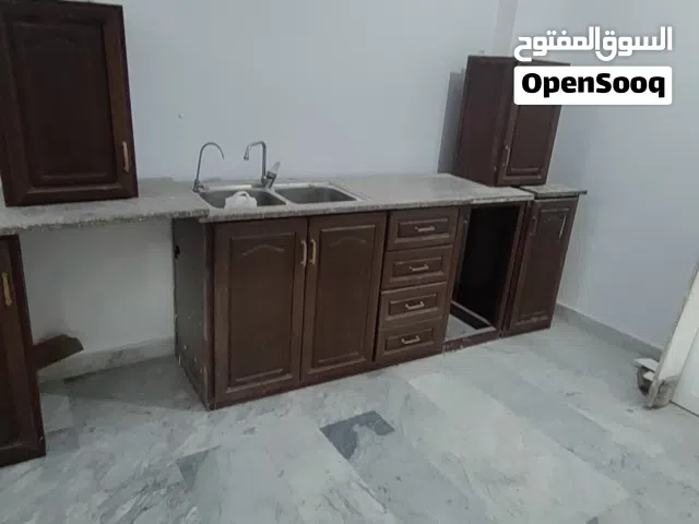 مطبخ صولد ثقيل مستعمل وباب خشب ابيض