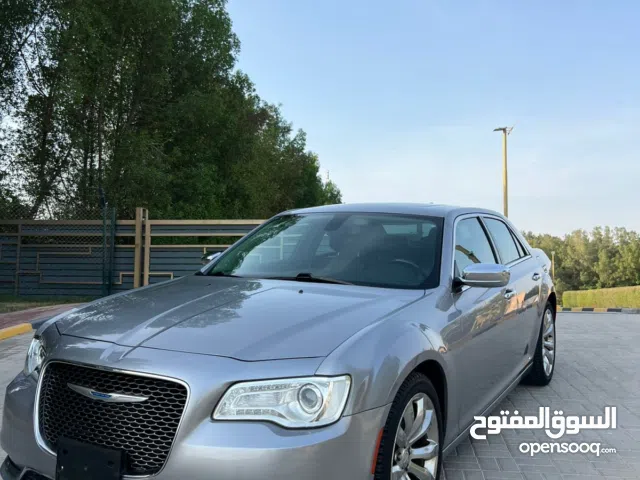 Used Chrysler 300 in Sharjah