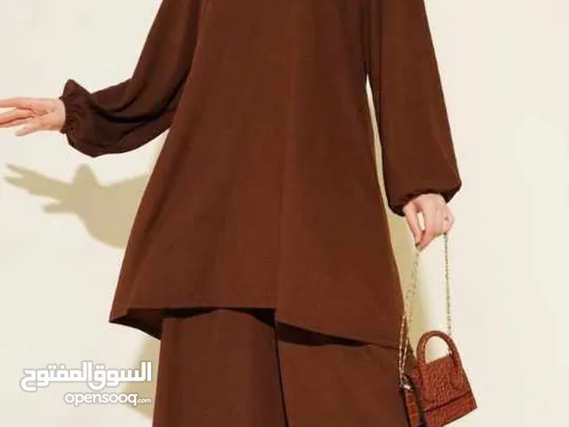 طقم قطعتين أنيق وعملي – موديل منقذ لكل خروجة!