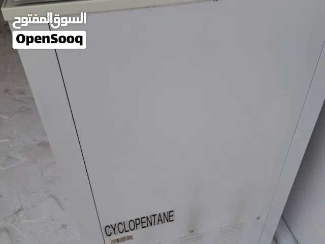 للبيع ثلاجة فريزر بحالة ممتازة