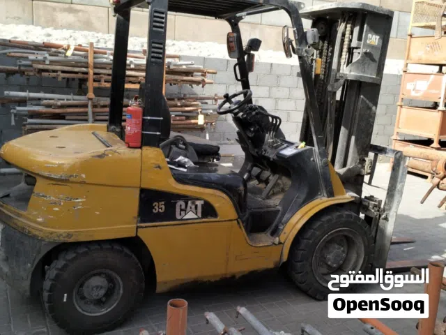 للبيع رافعة شوكية 3 طن كاتربلر