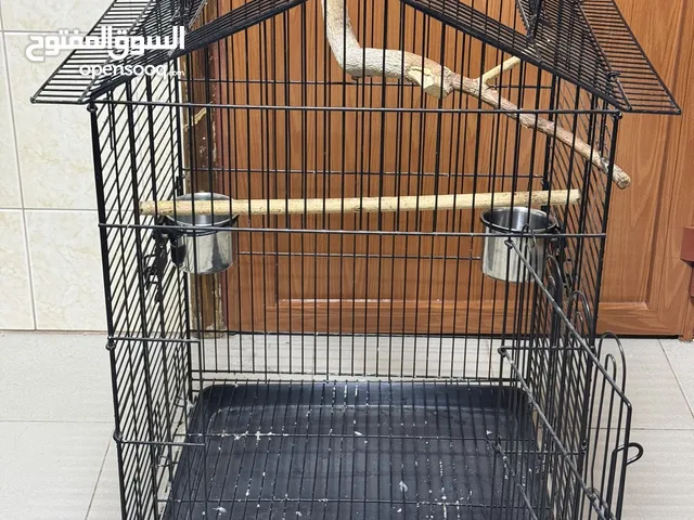 للبيع قفص طيور كبير بحالة ممتازة خامة قوية من المعدن المتين Spacious & Stylish Bird Cage