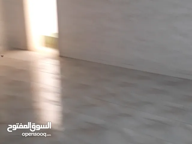 مبنى تجاري للأجار الشهري 4 سرانتيات وصالة كبيرة,,,,للأجار الشهر والسنوي ،،مكان مناسب جدا لي اي مشروع