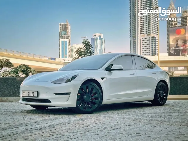 SUV Tesla in Amman