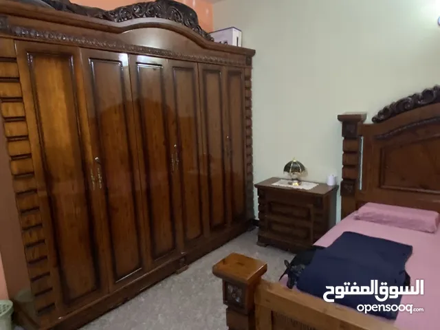غرفة نوم للبيع نظيفة جداً السعر 1650 وبيها مجال