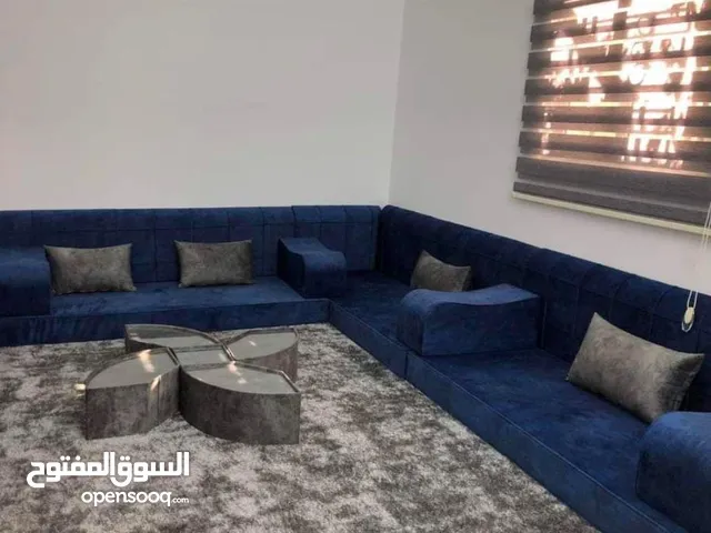 طقم شبه جديد طقم كنب مع طقم طاولات جلسه عربيه