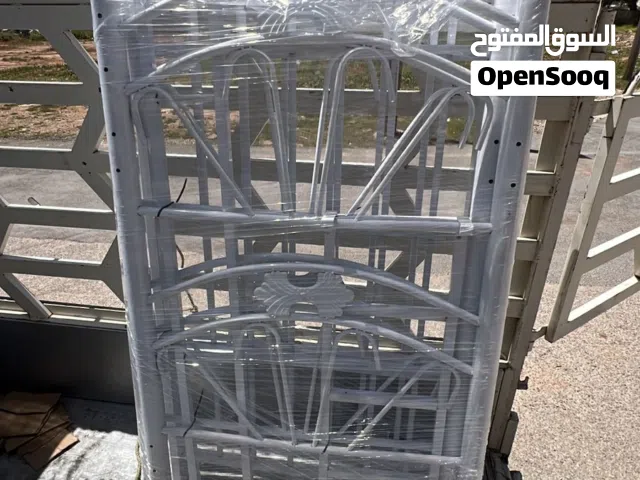 تخت حديد طابقين بيتحمل وزن 150 كيلو السعر 80 شامل التوصيل والتركيب داخل عمان