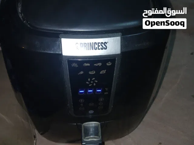 قلاية هوائية رقمية من ماركة Princess، وتحديداً موديل XXL.تتميز بسعة 5.2 لتر،ميكروويف من نوع أمبيانو