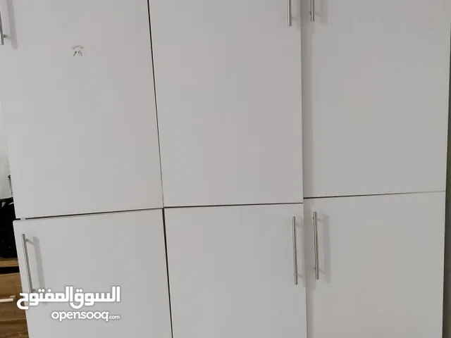 كنتور لون ابيض العرض مترتين الا ربع وطول الخانه الوحدة من الداخل متر الا ربع