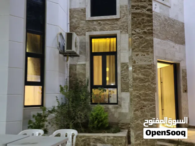 فيلا دبلكس تجارية علي رئيسي شارع المركبات مساحة الأرض 640
