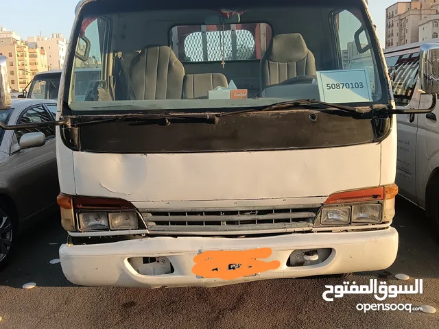 هاف لوري ايسوزو 1996 بحاله جيده