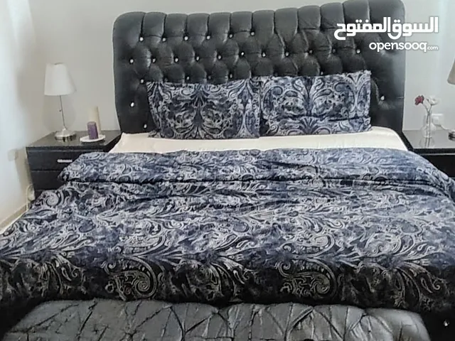 غرفة نوم كاملة لون اسود king size تفصيل خشب لاتيه 18