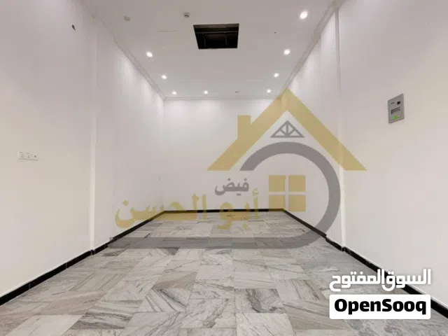 محل بمساحة 20 متر واجهة 3 متر للايجار في منطقة الجنينية
