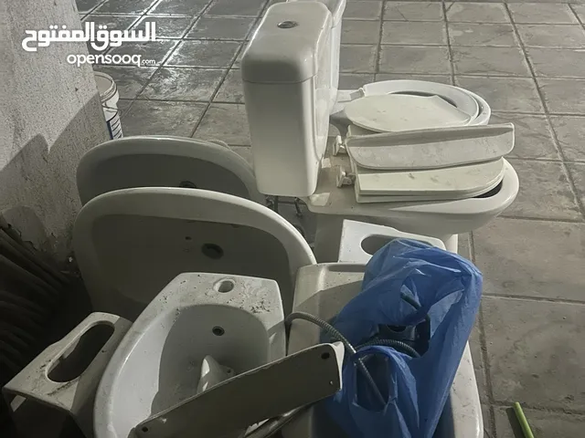 طقم حمام لون ابيضّ وبيج