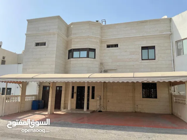 250 m2 5 Bedrooms Villa for Sale in Southern Governorate Jaww