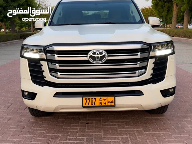 لاندكروزر GXR GRAND 2023 اول تسجيل 2024 وكالة بهوان بدون حوادث وبدون صبغ ممشى 33000 كم بحالة الوكالة