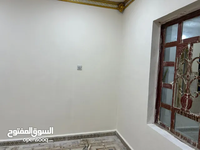 80m2 Studio Apartments for Rent in Basra Ad Dayr