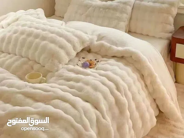 سيت لحاف مفرد فرو جميييل بشكل مو طبيعي! خامة فاخرة جودة عالية وثقيل جداً يعني ولا نفخة بوليستر