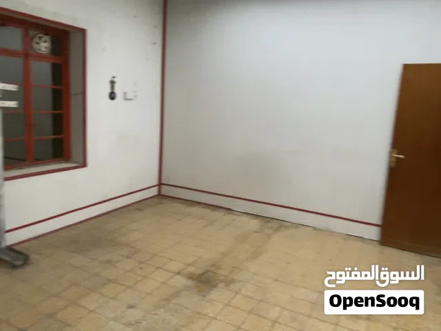 بيت تجاري الايجار في منطقه بريهة ع شارع العام