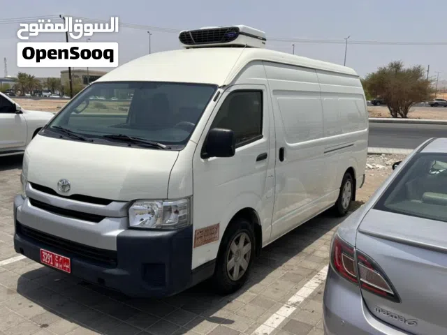 باص تيوتا هايس 2018 (ثلاجة) للإيجار.