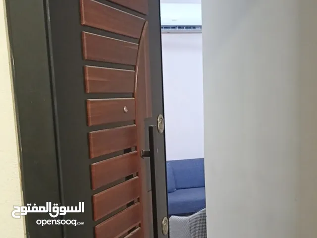 شقة حديثة للإيجار بدون أثاث للعوائل فقط شهر مجاني عند الدفع مقدما 6 اشهر