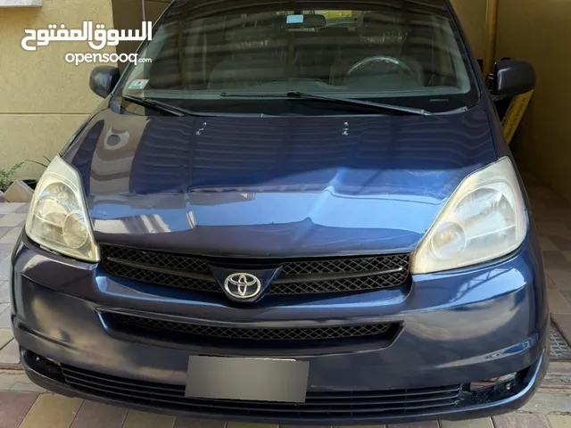 Toyota sieena 2005 model good car