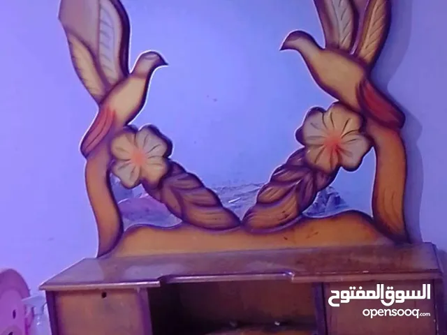 ميز مرايا وزاويه كنتور خشب السعر 40 الف وبيهن مجال