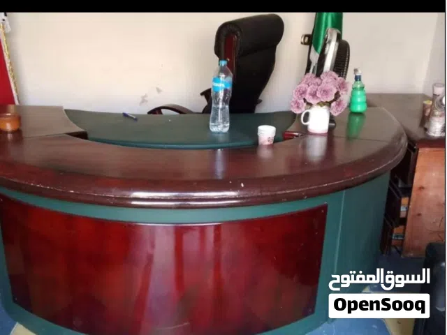 للبيع مكتب كان بتاع السفير الاردني من 55 سنة مكتب تحفة بجد تخانة القرص 10 سنتي مكنب ليس لهو مثيل