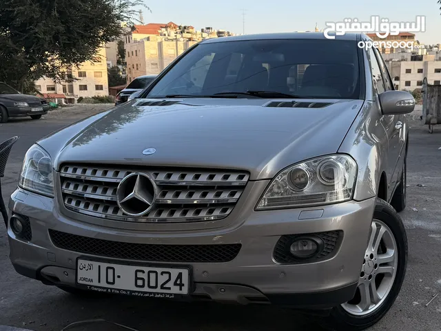 مرسيدس ML 350 موديل 2006 مالك واحد، مواصفات خاصة، بحالة الوكالة، ماشية 140 الف كم فقط، استعمال سيدة.