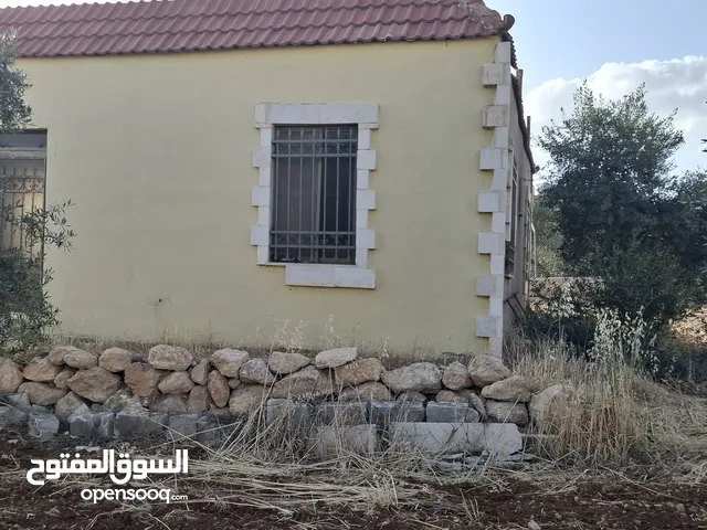 بيت ريفي على 3 دونمات ونصف للبيع مزروعه في جرش موقع مميز مع نظام حراسه 24 شاعه