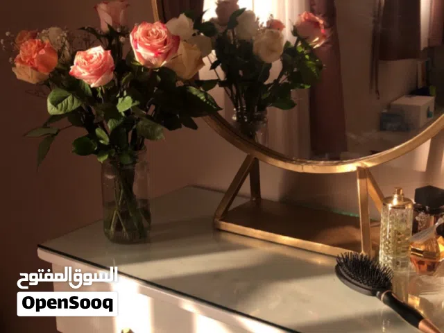 تسريحة +مكتب دراسة+مرايا طويلة