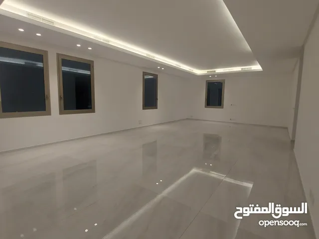 400 m2 3 Bedrooms Apartments for Rent in Kuwait City Rawda