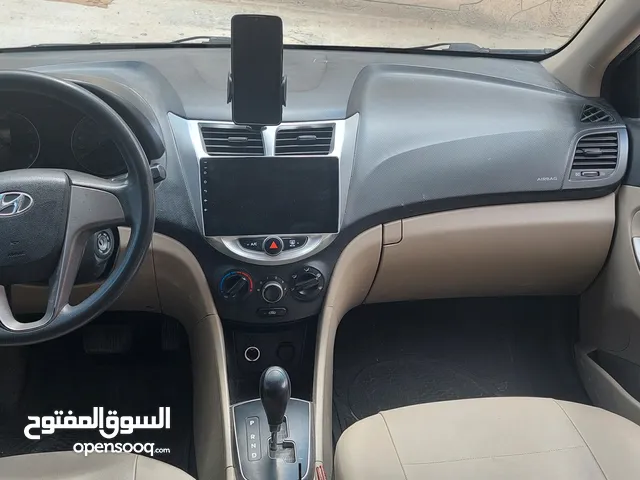 هنداي اكسنت 2017 ممتازه جدا بدون قص تامي وترخيص شامل لاخر شهر 10 جنوط حساسات كمرا مانع تزحلق حساسات