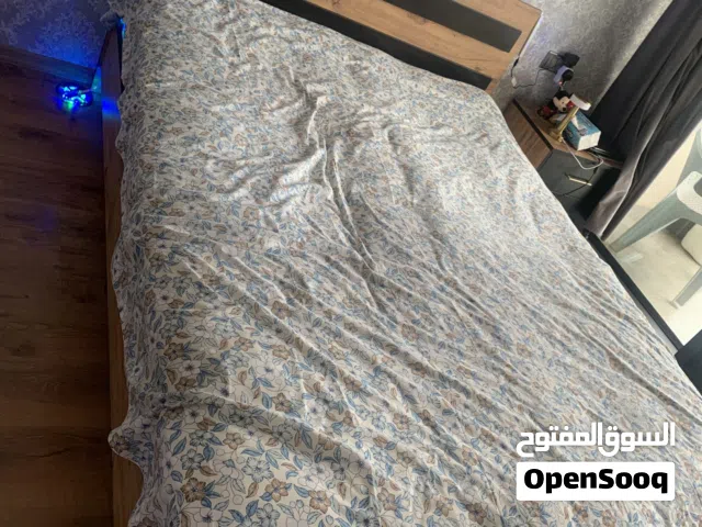 سرير نظيف جدا للبيع