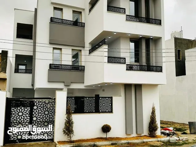 عمارة 3طوابق مفصولات طريق الشوك خلفةجامعة ناصر للبيع 900 الف