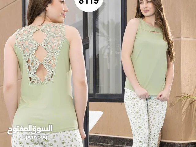 بيجامه مكونه من قطعتين كت و برمودا خامه عاليه جدا لون مميز مناسبه للعرايس